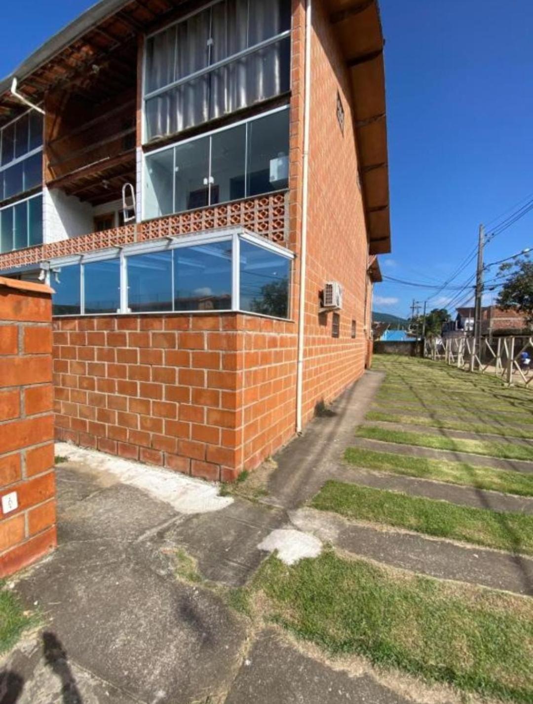 Apartamento Com Piscina - *